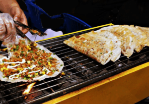 kuliner populer vietnam bánh tráng nướng