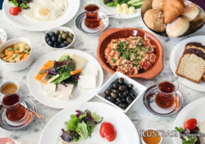 restoran di yunani dengan hidangan mediterania