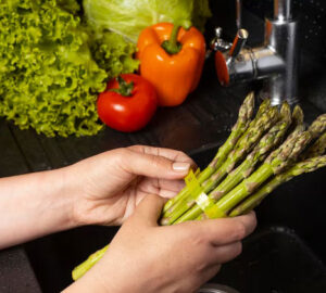 tips mencuci sayur